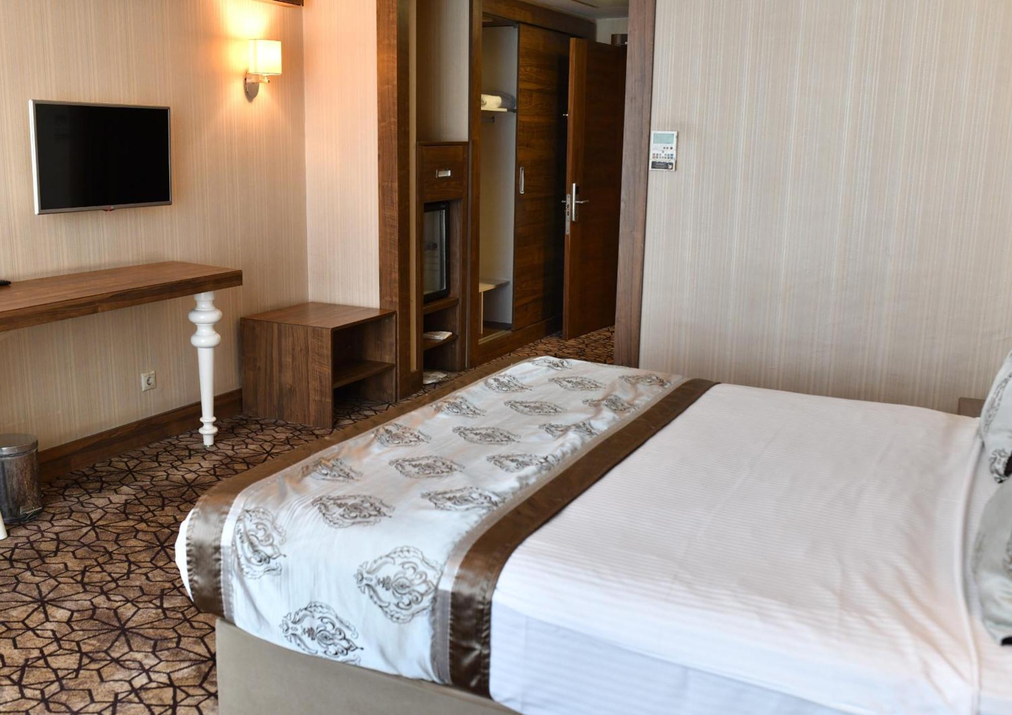 Royal Hotel Inegol Buitenkant foto