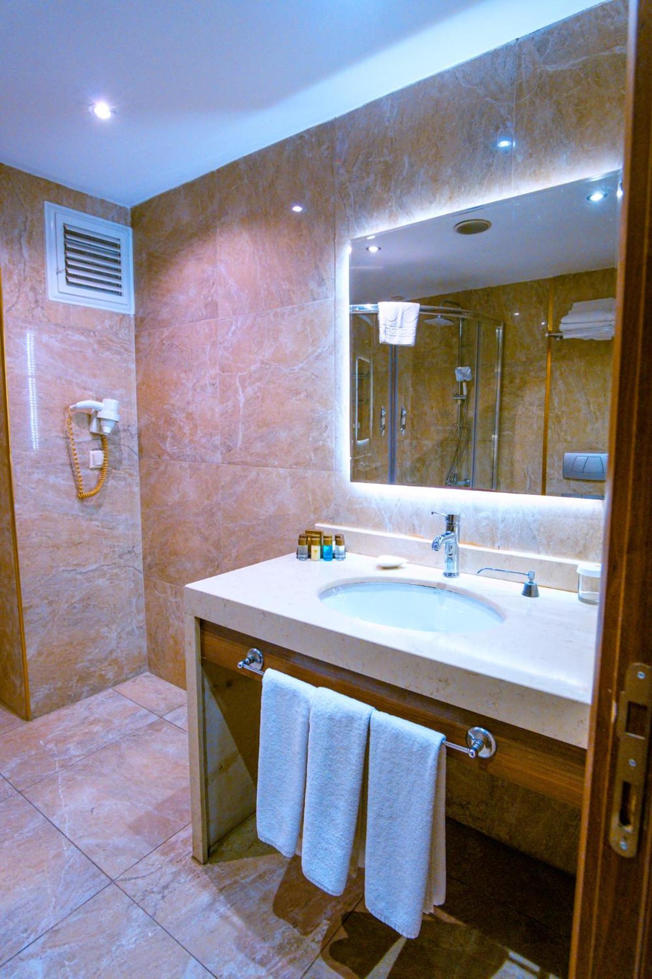 Royal Hotel Inegol Buitenkant foto